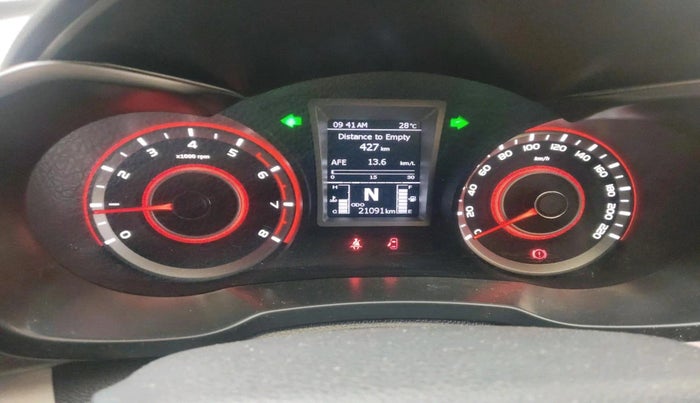 2022 Mahindra XUV300 W8 1.2 PETROL, Petrol, Manual, 21,091 km, interior