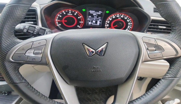2022 Mahindra XUV300 W8 1.2 PETROL, Petrol, Manual, 21,091 km, interior