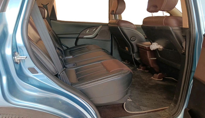 2014 Mahindra XUV500 W8, Diesel, Manual, 1,15,818 km, interior
