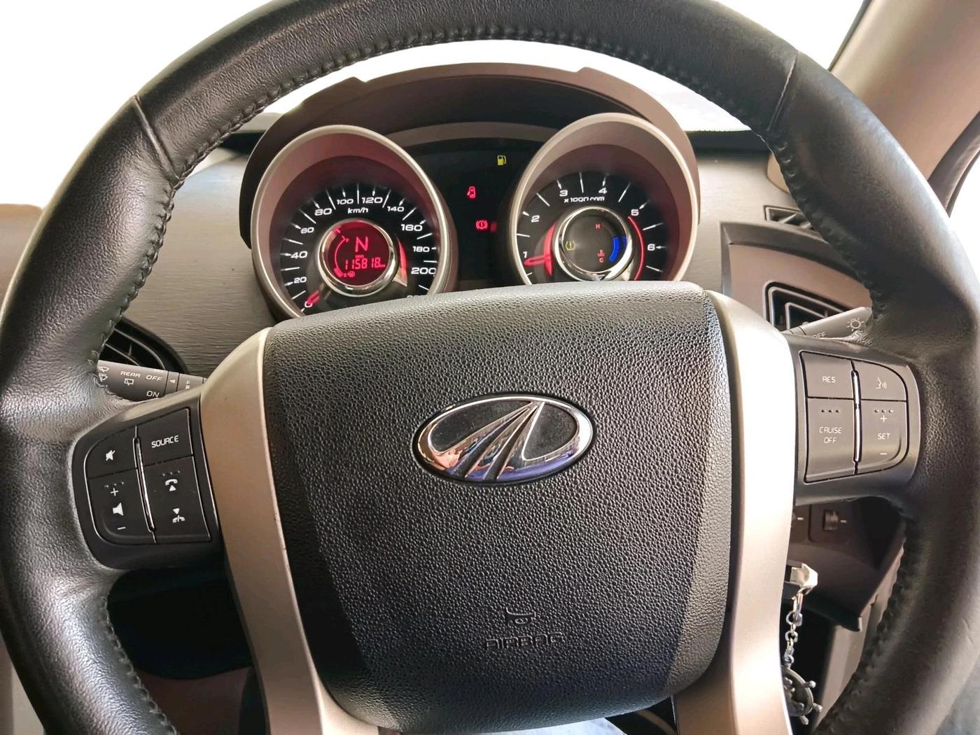 2014 Mahindra XUV500 W8, Diesel, Manual, 1,15,818 km, interior