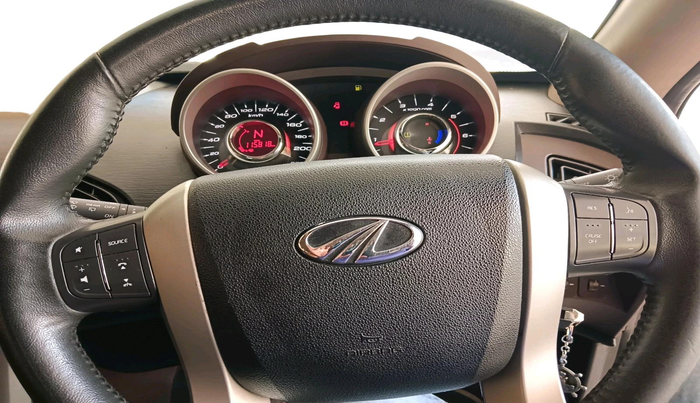 2014 Mahindra XUV500 W8, Diesel, Manual, 1,15,818 km, interior