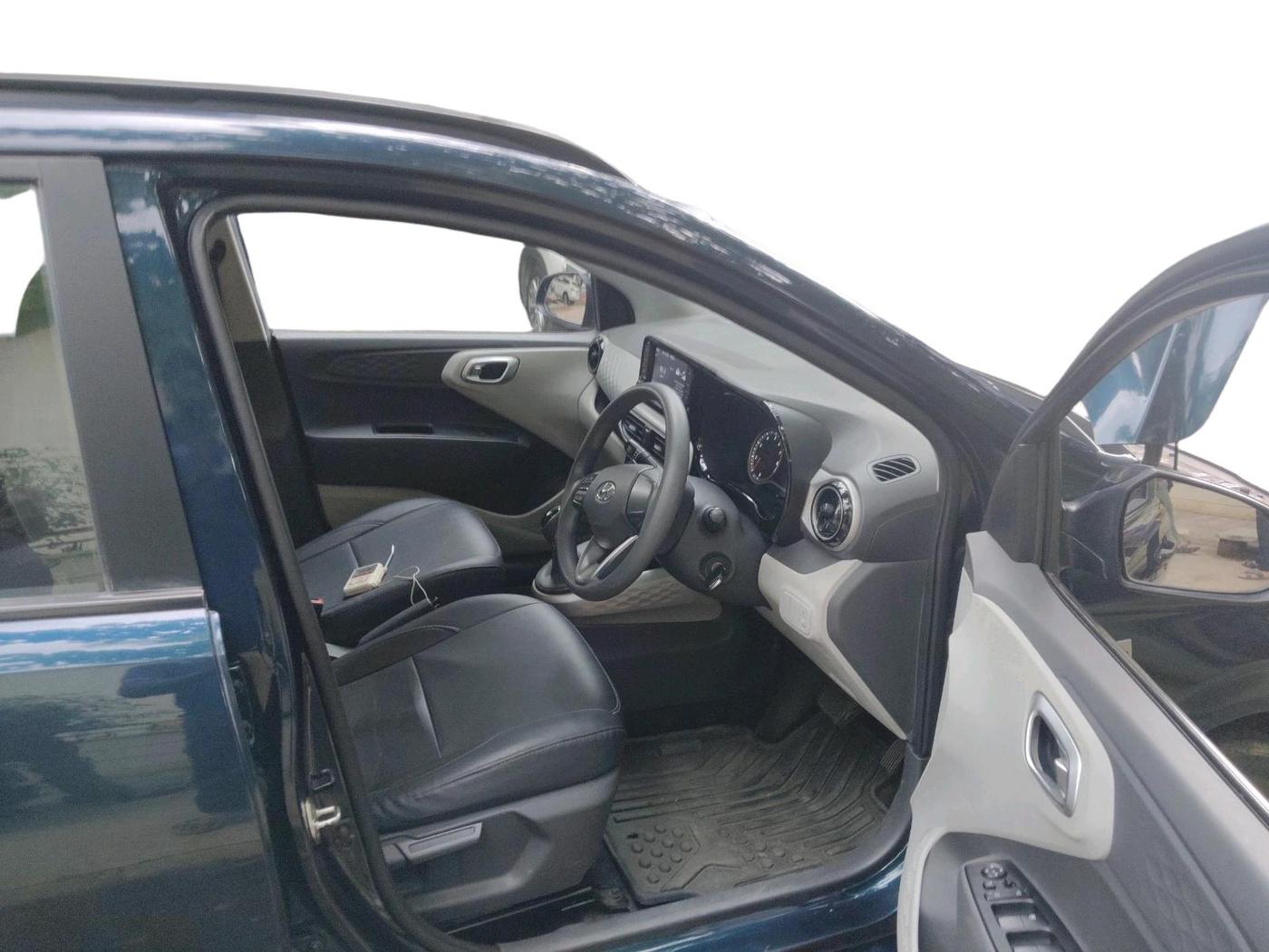 2022 Hyundai GRAND I10 NIOS SPORTZ AMT 1.2 KAPPA VTVT, Petrol, Automatic, 13,111 km, interior