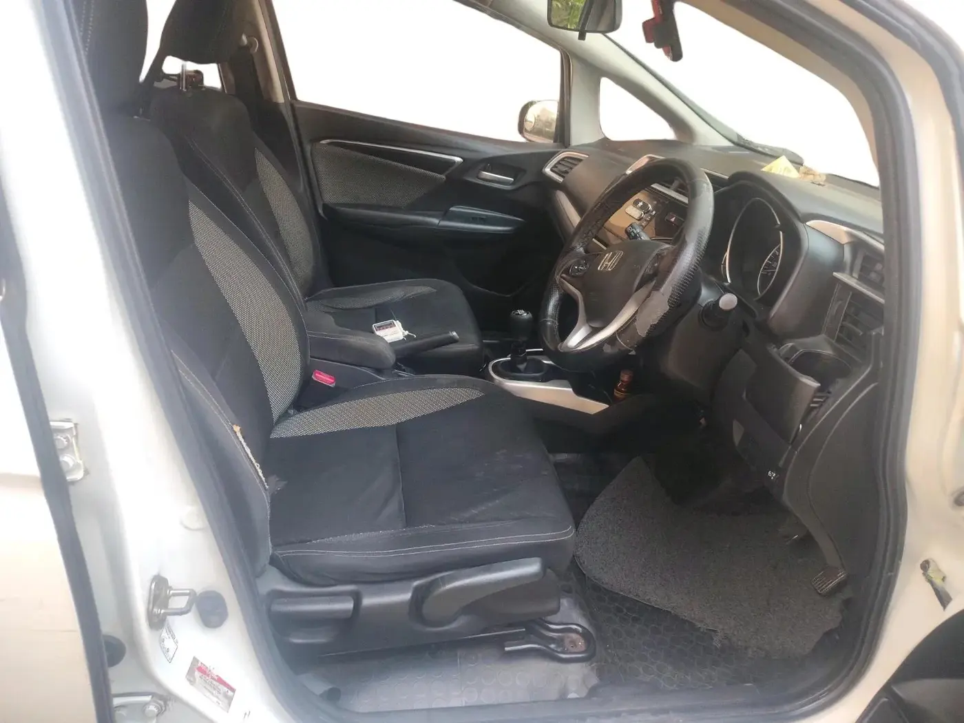 2017 Honda WR-V 1.5L I-DTEC VX MT, Diesel, Manual, 1,30,861 km, interior