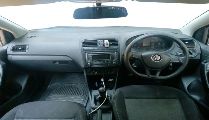 2016 Volkswagen Polo COMFORTLINE 1.2L, Petrol, Manual, 1,12,747 km, interior