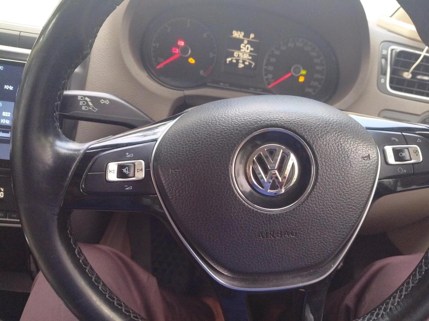 2015 Volkswagen Vento HIGHLINE 1.5 AT, Diesel, Automatic, 1,07,532 km, interior