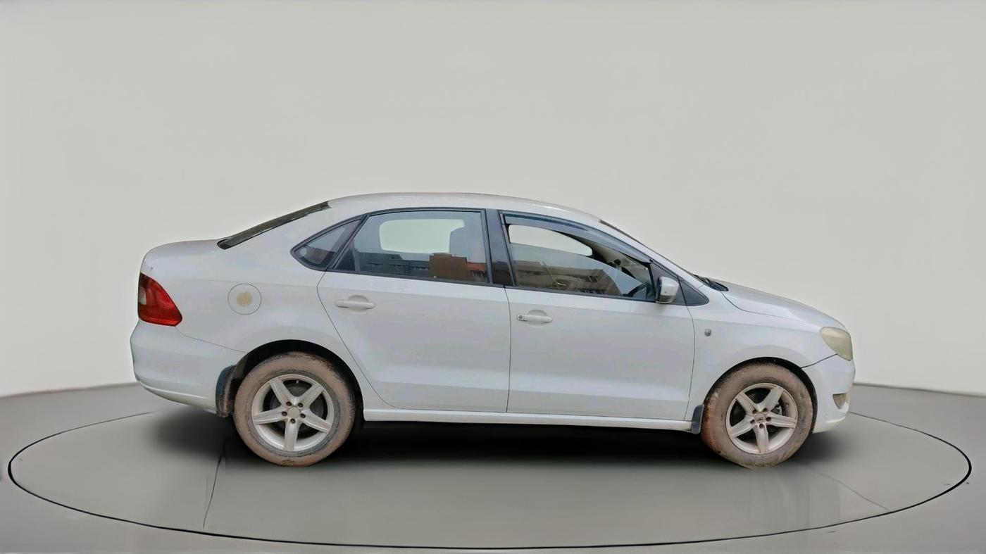 2013 Skoda Rapid AMBITION 1.6 TDI CR MT PLUS, Diesel, Manual, 1,26,957 km, exterior