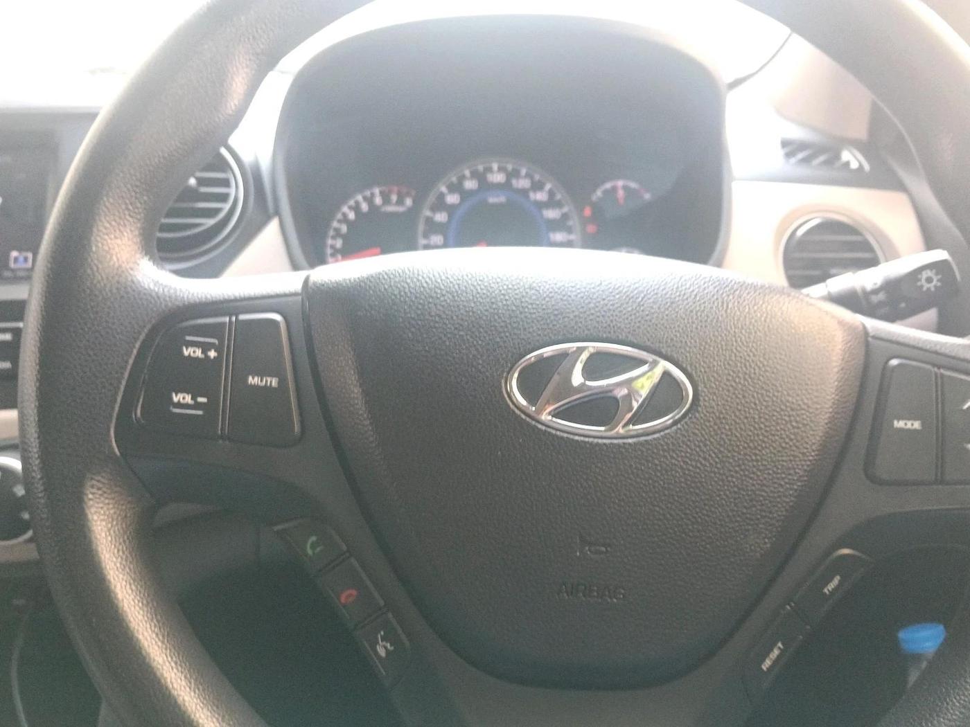 2017 Hyundai Grand i10 SPORTZ AT 1.2 KAPPA VTVT, Petrol, Automatic, 83,652 km, interior