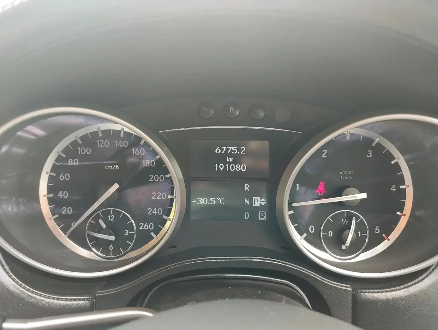 2013 Mercedes Benz GL Class 350 CDI 4Matic, Diesel, Automatic, 1,91,080 km, interior