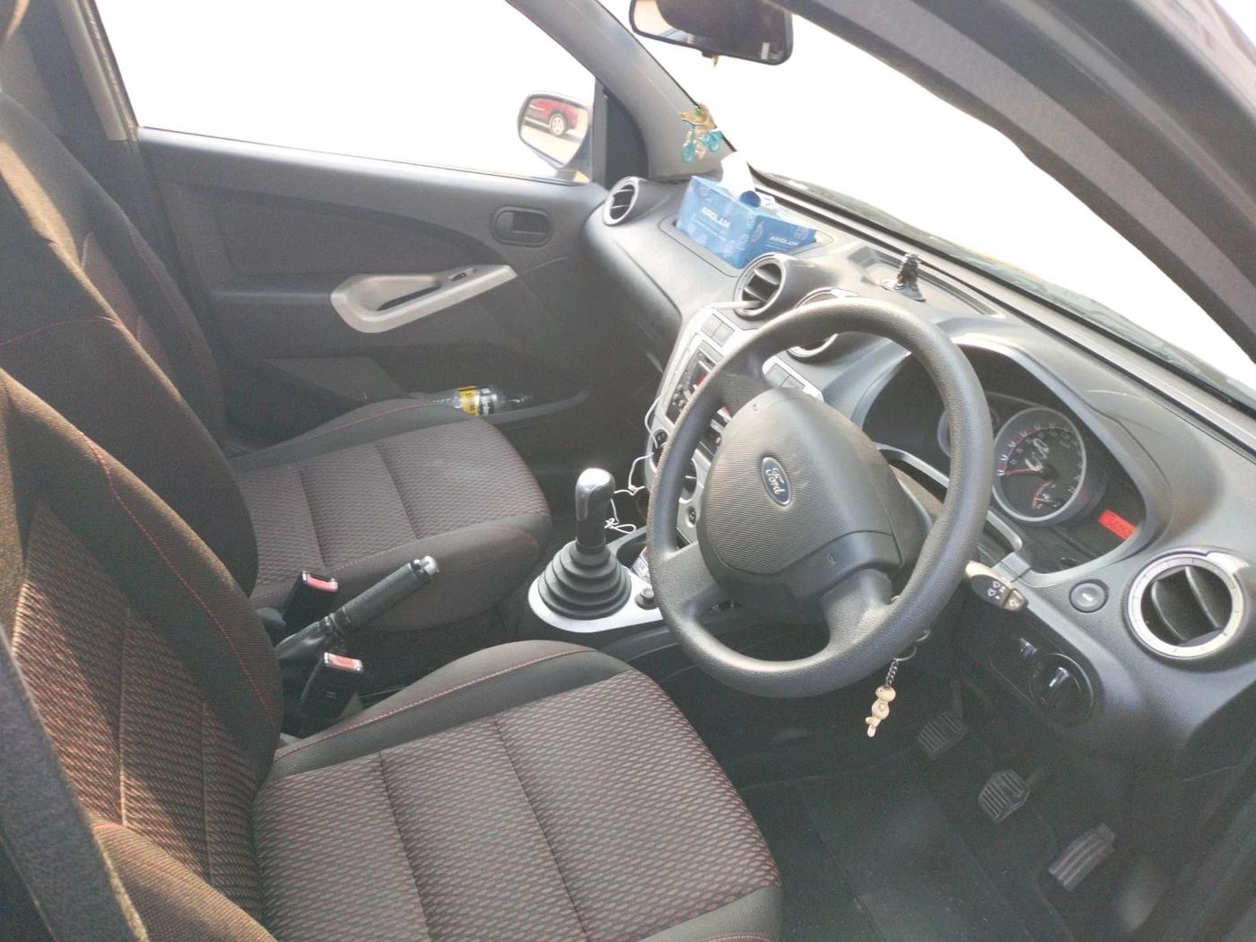 2011 Ford Figo ZXI 1.2 PETROL, Petrol, Manual, 66,050 km, interior