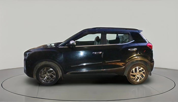 2023 Mahindra XUV300 W8 (O) 1.2 PETROL AMT, Petrol, Automatic, 10,440 km, exterior