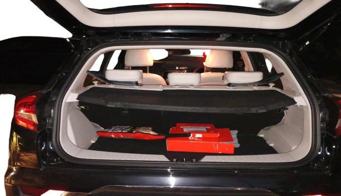 2023 Mahindra XUV300 W8 (O) 1.2 PETROL AMT, Petrol, Automatic, 10,440 km, exterior