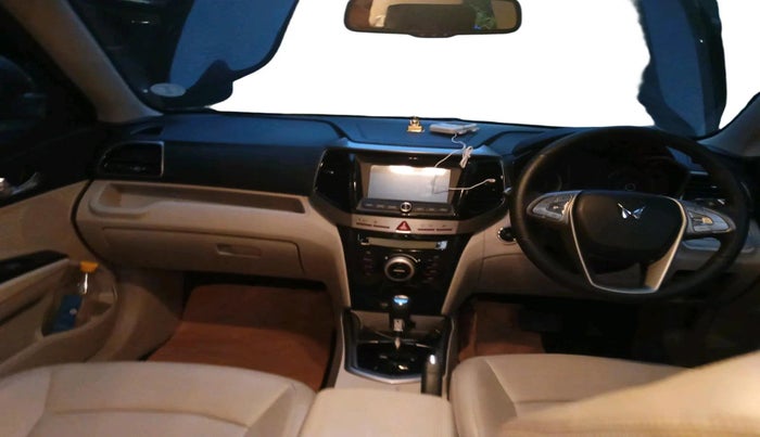 2023 Mahindra XUV300 W8 (O) 1.2 PETROL AMT, Petrol, Automatic, 10,440 km, interior