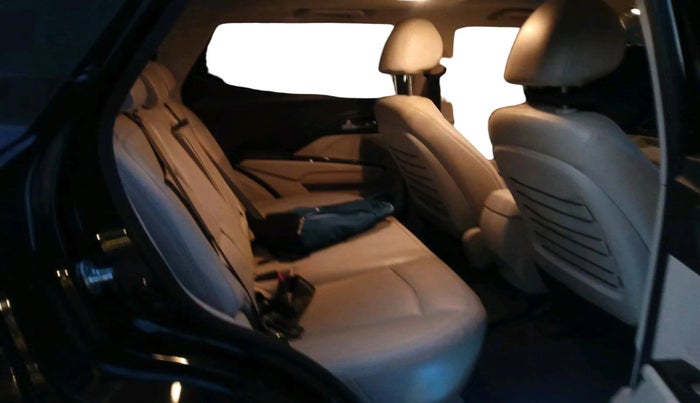 2023 Mahindra XUV300 W8 (O) 1.2 PETROL AMT, Petrol, Automatic, 10,440 km, interior