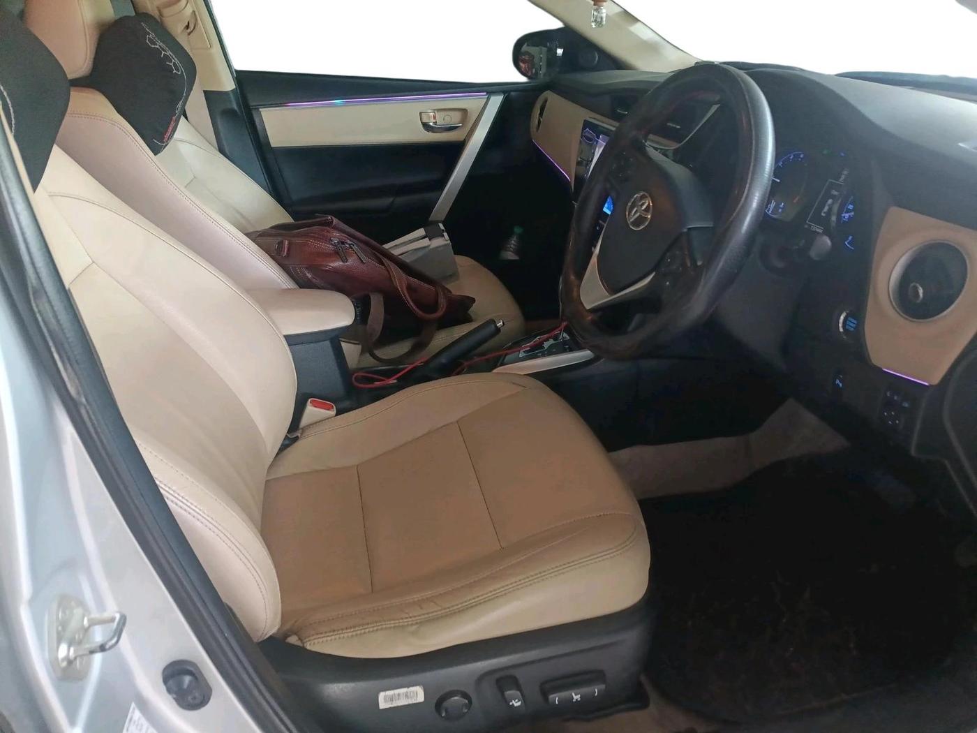 2018 Toyota Corolla Altis VL CVT PETROL, Petrol, Automatic, 1,37,444 km, interior