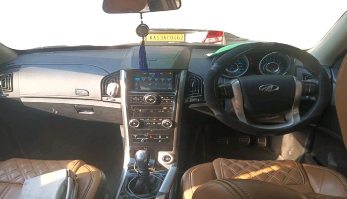 2018 Mahindra XUV500 W11, Diesel, Manual, 66,937 km, interior