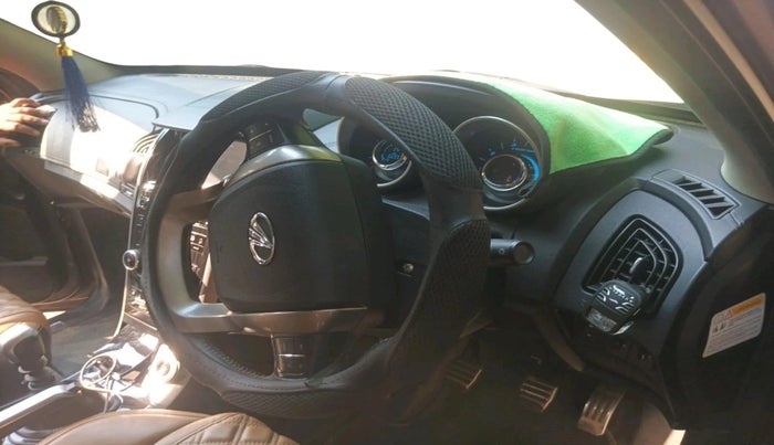 2018 Mahindra XUV500 W11, Diesel, Manual, 66,937 km, interior