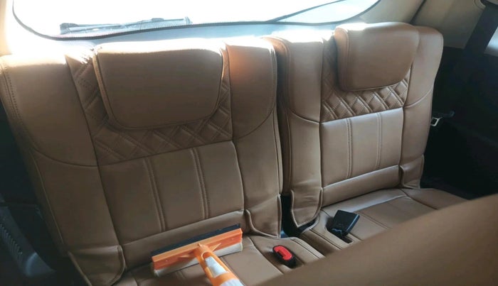 2018 Mahindra XUV500 W11, Diesel, Manual, 66,937 km, interior