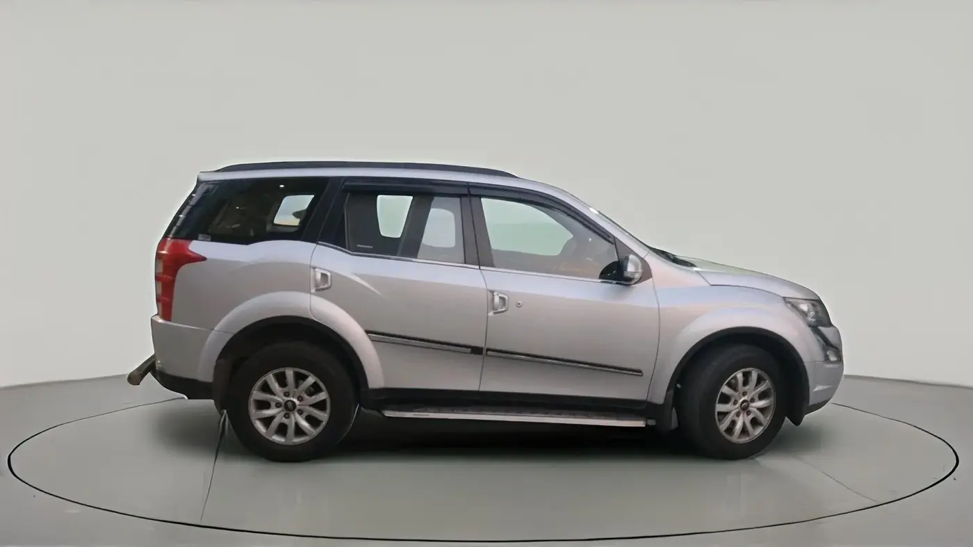 2016 Mahindra XUV500 W10 AT, Diesel, Automatic, 71,462 km, exterior
