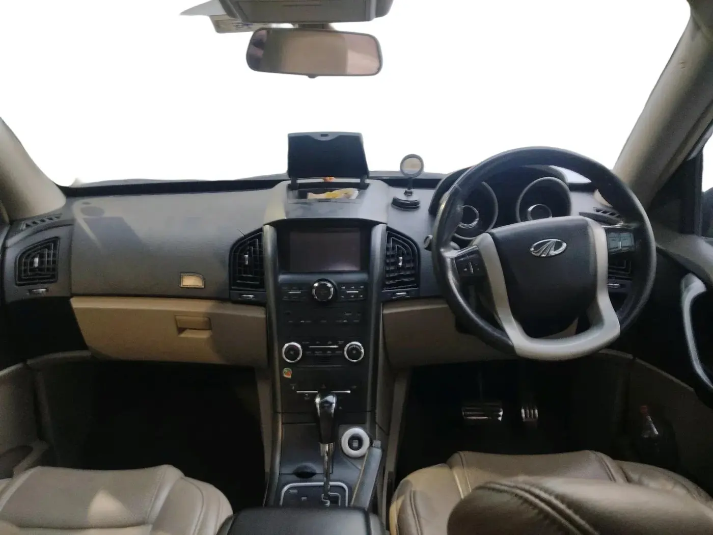 2016 Mahindra XUV500 W10 AT, Diesel, Automatic, 71,462 km, interior