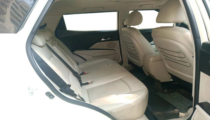 2019 Mahindra XUV300 W8 (O) 1.5 DIESEL, Diesel, Manual, 78,575 km, interior