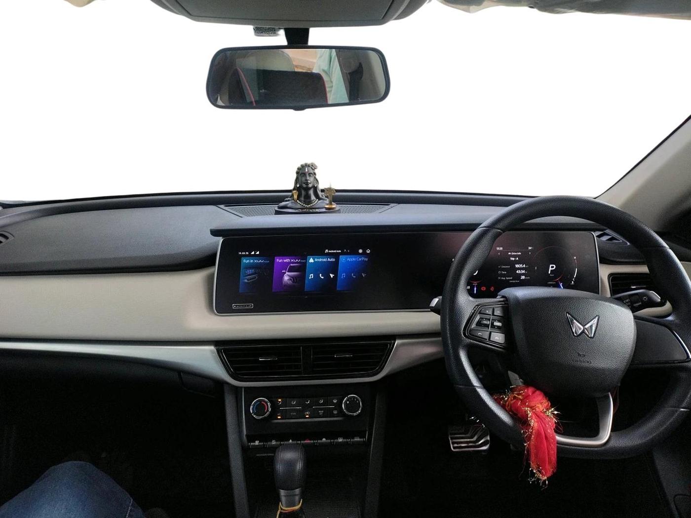 2023 Mahindra XUV700 AX 5 D AT 7 STR, Diesel, Automatic, 71,805 km, interior