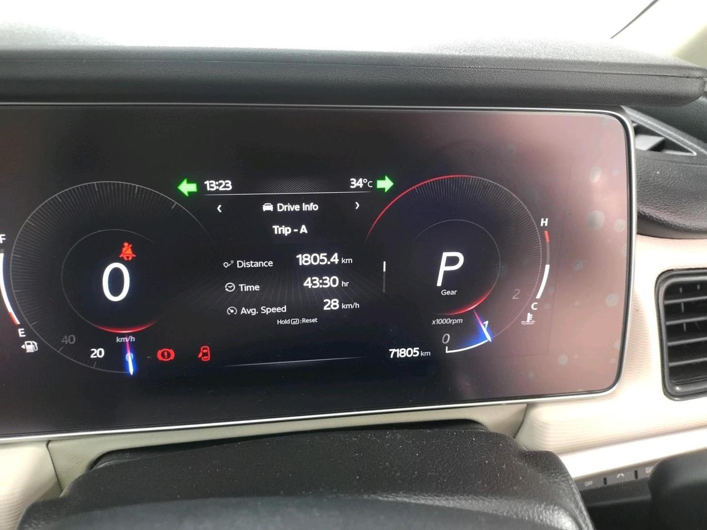 2023 Mahindra XUV700 AX 5 D AT 7 STR, Diesel, Automatic, 71,805 km, interior