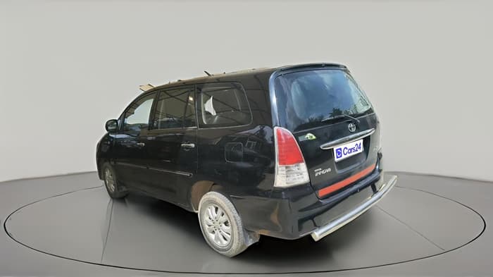 2011 Toyota Innova V 2.5 8 STR, Diesel, Manual, 3,19,671 km, exterior