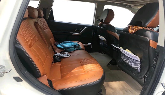 2018 Mahindra XUV500 W9 AT, Diesel, Automatic, 1,31,923 km, interior