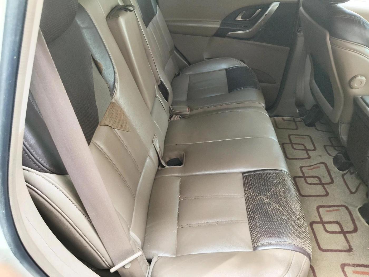 2014 Mahindra XUV500 W8, Diesel, Manual, 81,790 km, interior