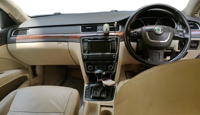 2011 Skoda Superb ELEGANCE 2.0 TDI CR AT, Diesel, Automatic, 1,13,212 km, interior