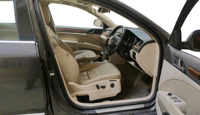2011 Skoda Superb ELEGANCE 2.0 TDI CR AT, Diesel, Automatic, 1,13,212 km, interior