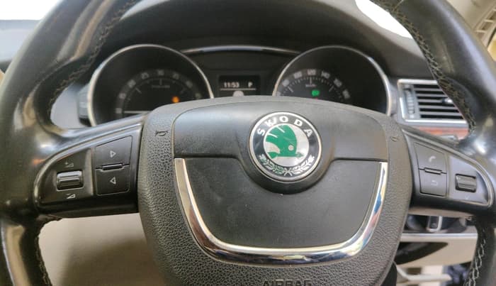 2011 Skoda Superb ELEGANCE 2.0 TDI CR AT, Diesel, Automatic, 1,13,212 km, interior