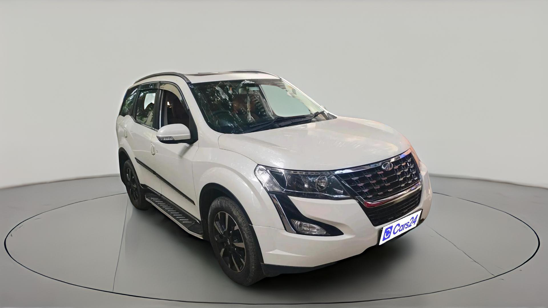 2019 Mahindra XUV500 W11