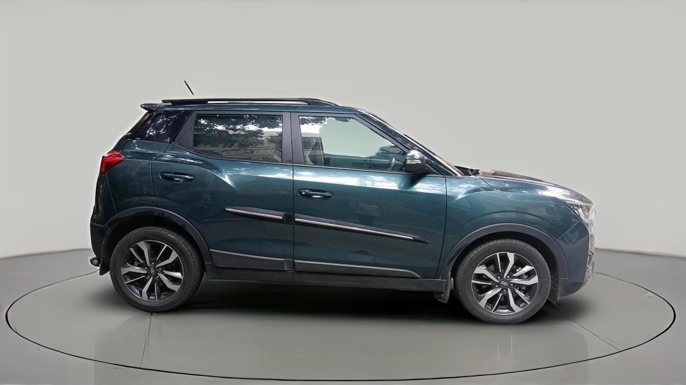 2021 Mahindra XUV300 W8 (O) 1.2 PETROL AMT, Petrol, Automatic, 27,365 km, exterior