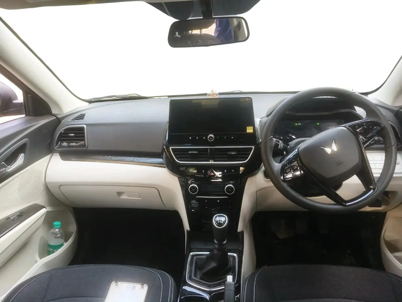 2025 Mahindra XUV 3XO AX5 1.5 Turbo Diesel, Diesel, Manual, 3,863 km, interior