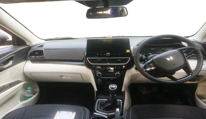 2025 Mahindra XUV 3XO AX5 1.5 Turbo Diesel, Diesel, Manual, 3,863 km, interior