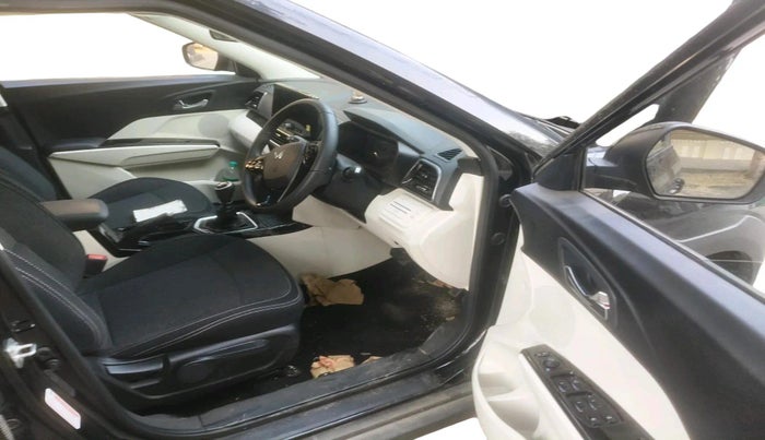 2025 Mahindra XUV 3XO AX5 1.5 Turbo Diesel, Diesel, Manual, 3,863 km, interior