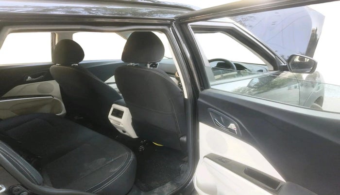 2025 Mahindra XUV 3XO AX5 1.5 Turbo Diesel, Diesel, Manual, 3,863 km, interior