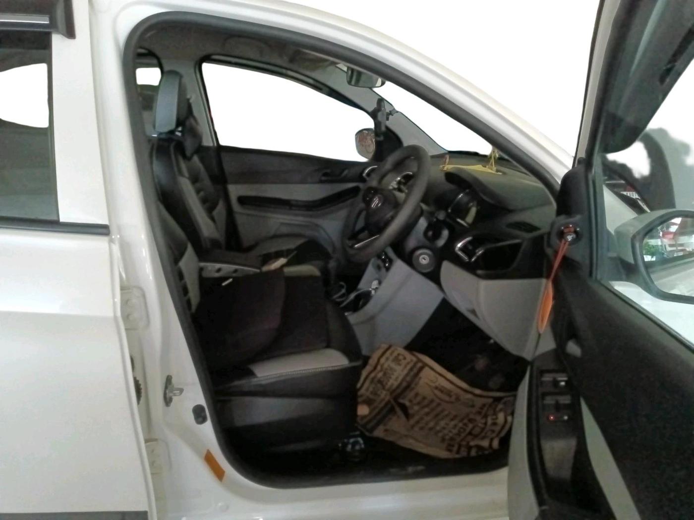 2020 Tata Tiago XT PETROL, Petrol, Manual, 27,840 km, interior
