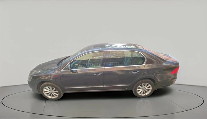 2015 Skoda Superb ELEGANCE 2.0 TDI CR AT, Diesel, Automatic, 1,38,948 km, exterior