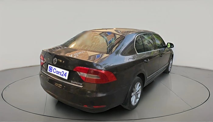 2015 Skoda Superb ELEGANCE 2.0 TDI CR AT, Diesel, Automatic, 1,38,948 km, exterior