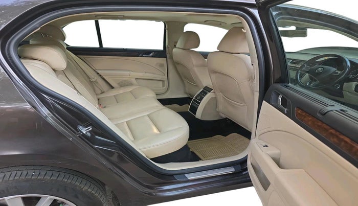 2015 Skoda Superb ELEGANCE 2.0 TDI CR AT, Diesel, Automatic, 1,38,948 km, interior