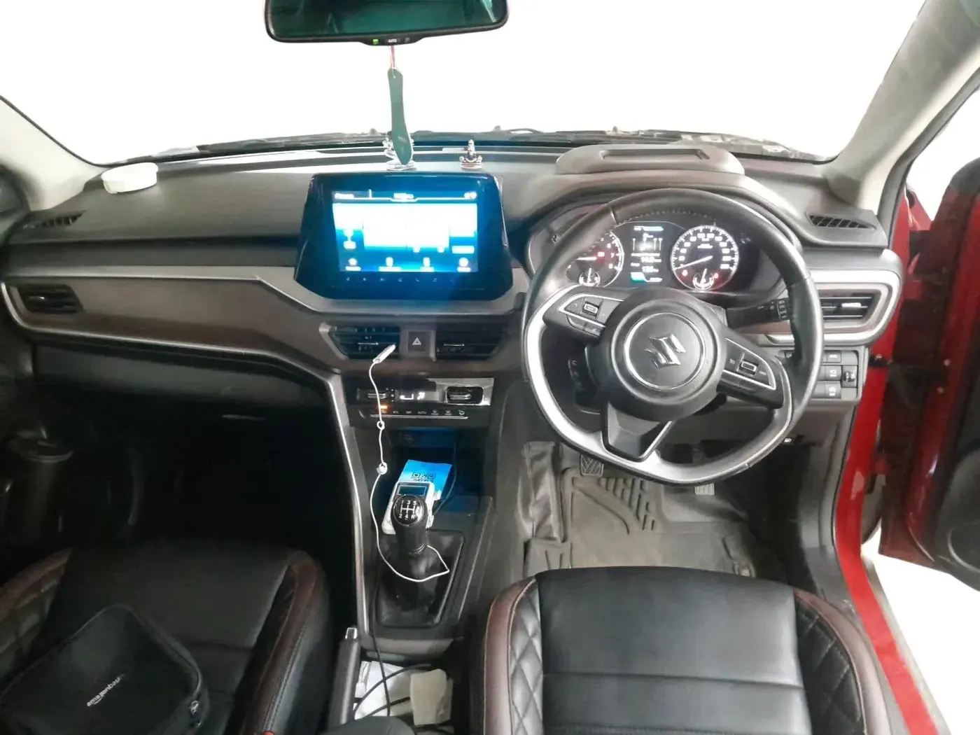 2022 Maruti BREZZA ZXI + SMART HYBRID, Petrol, Manual, 29,084 km, interior