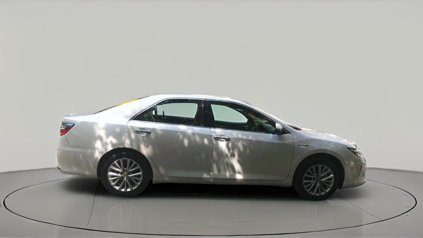 2017 Toyota Camry HYBRID, Hybrid, Automatic, 1,79,643 km, exterior