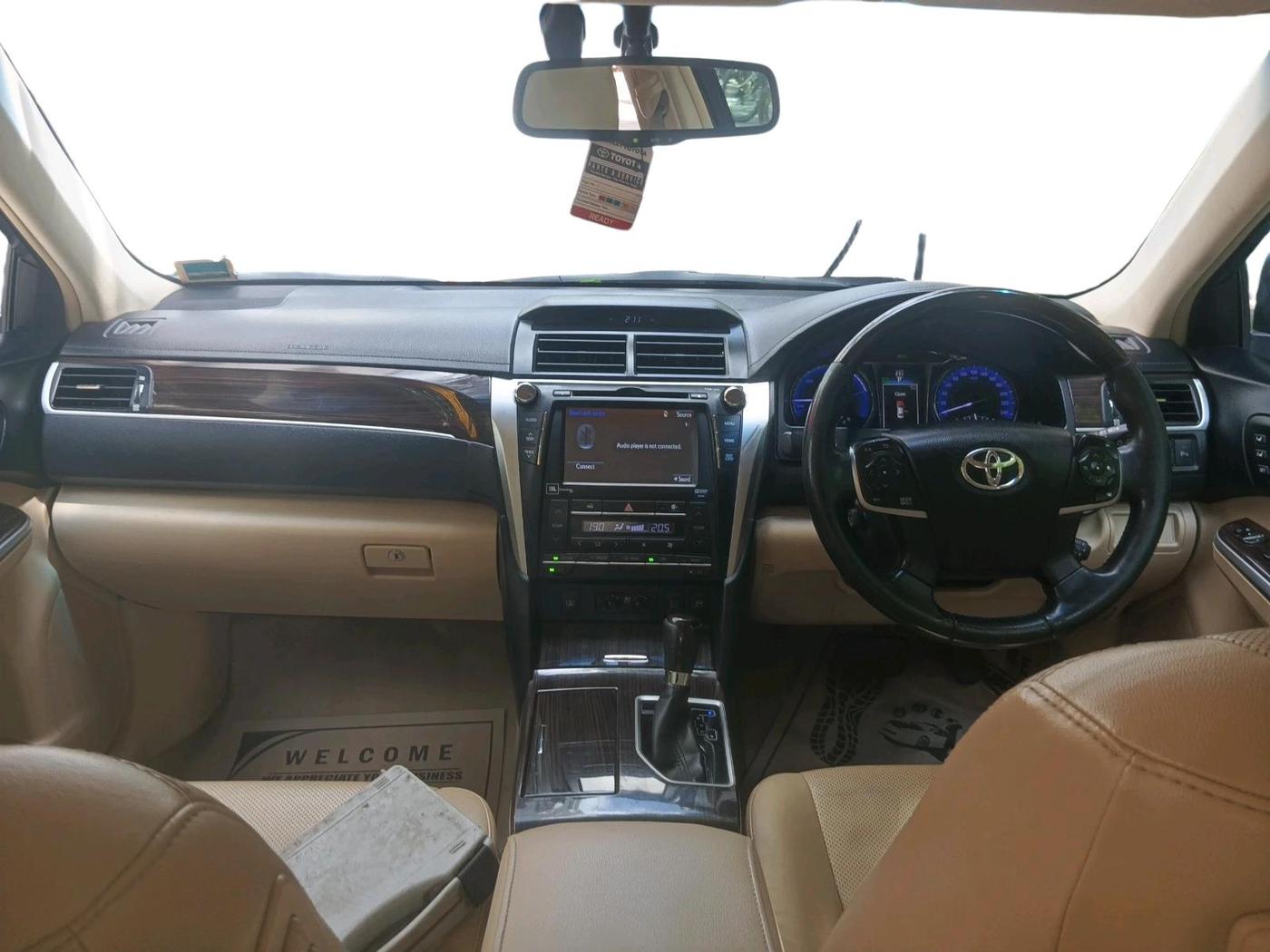 2017 Toyota Camry HYBRID, Hybrid, Automatic, 1,79,643 km, interior
