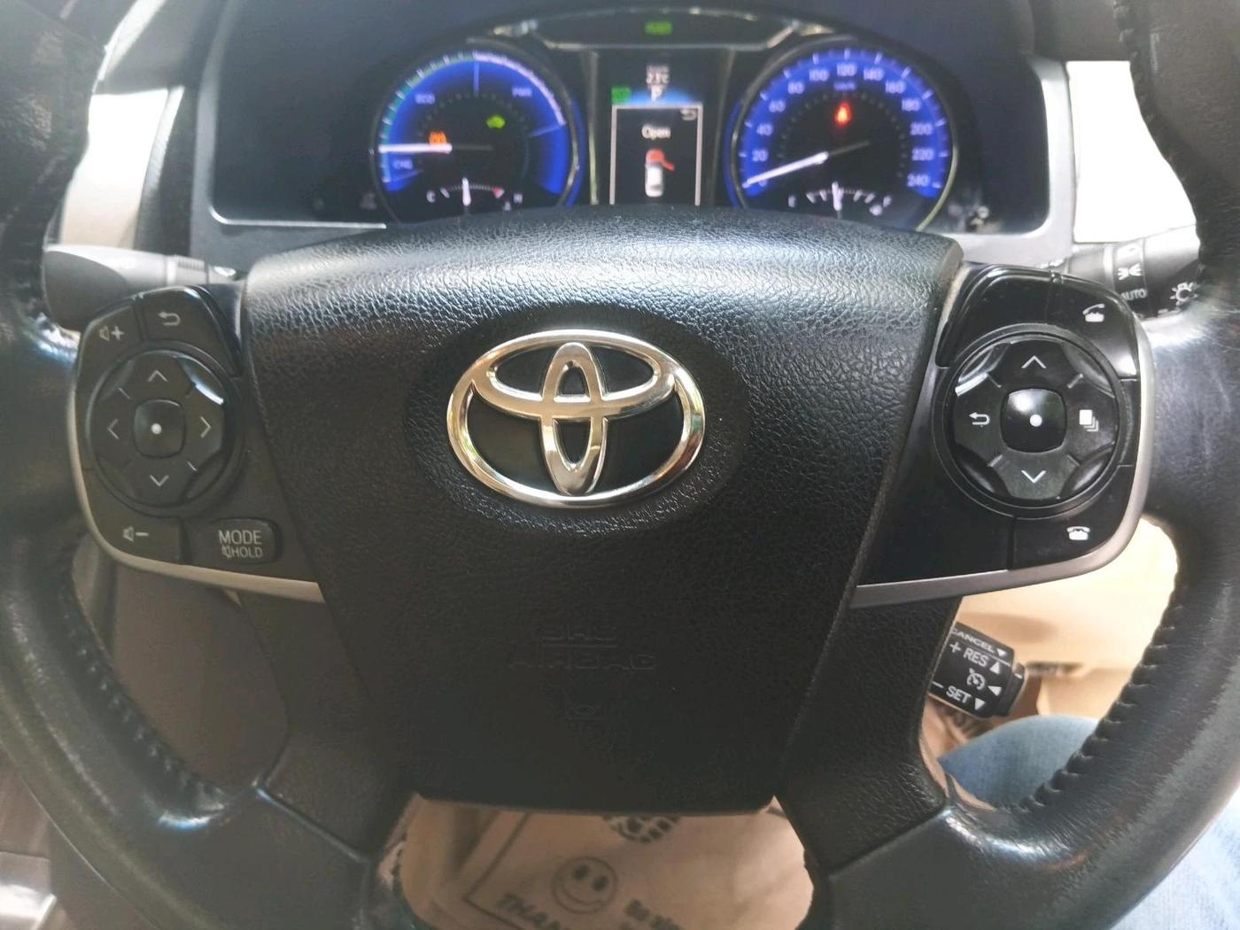 2017 Toyota Camry HYBRID, Hybrid, Automatic, 1,79,643 km, interior