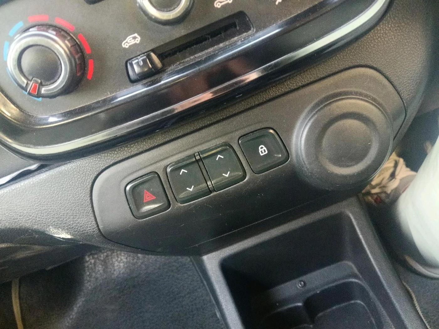 2017 Renault Kwid RXT 0.8, Petrol, Manual, 49,263 km, interior