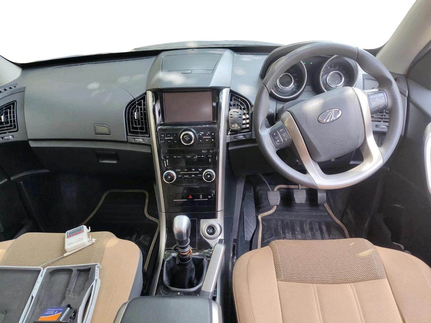 2020 Mahindra XUV500 W7, Diesel, Manual, 27,579 km, interior