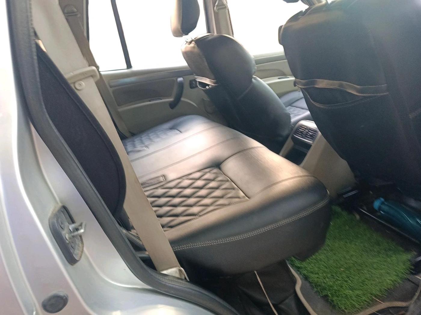 2018 Mahindra Scorpio S5, Diesel, Manual, 2,02,699 km, interior