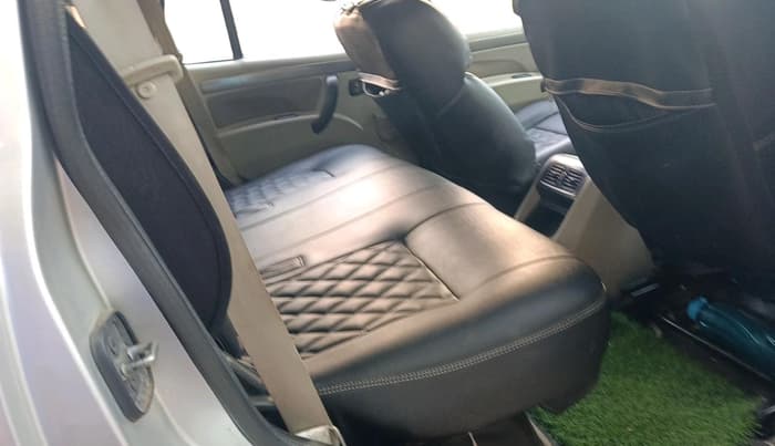2018 Mahindra Scorpio S5, Diesel, Manual, 2,02,698 km, interior
